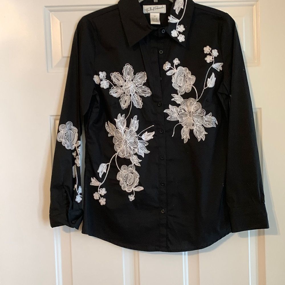 Michael Edwards size small long sleeve designer blouse w/embroidery detail.